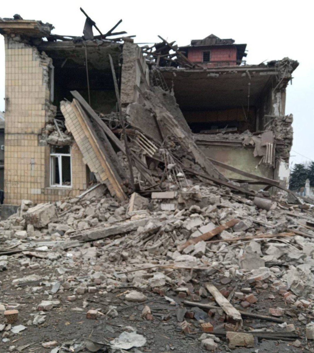 2 killed in Russian shelling in Toretsk at Tsentralna mine