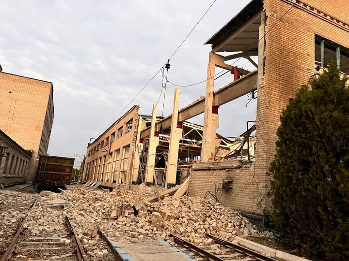 Head of Ukrainian railways service Ukrzaliznytsa: Civilian railway infrastructure damaged as result of drone strikes in Dnipro city