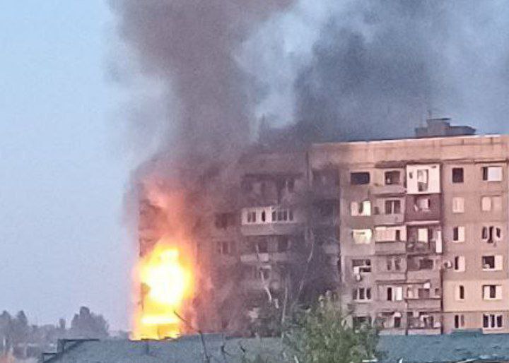 Residential house is on fire in Kostyantynivka as result of Russian bombardment