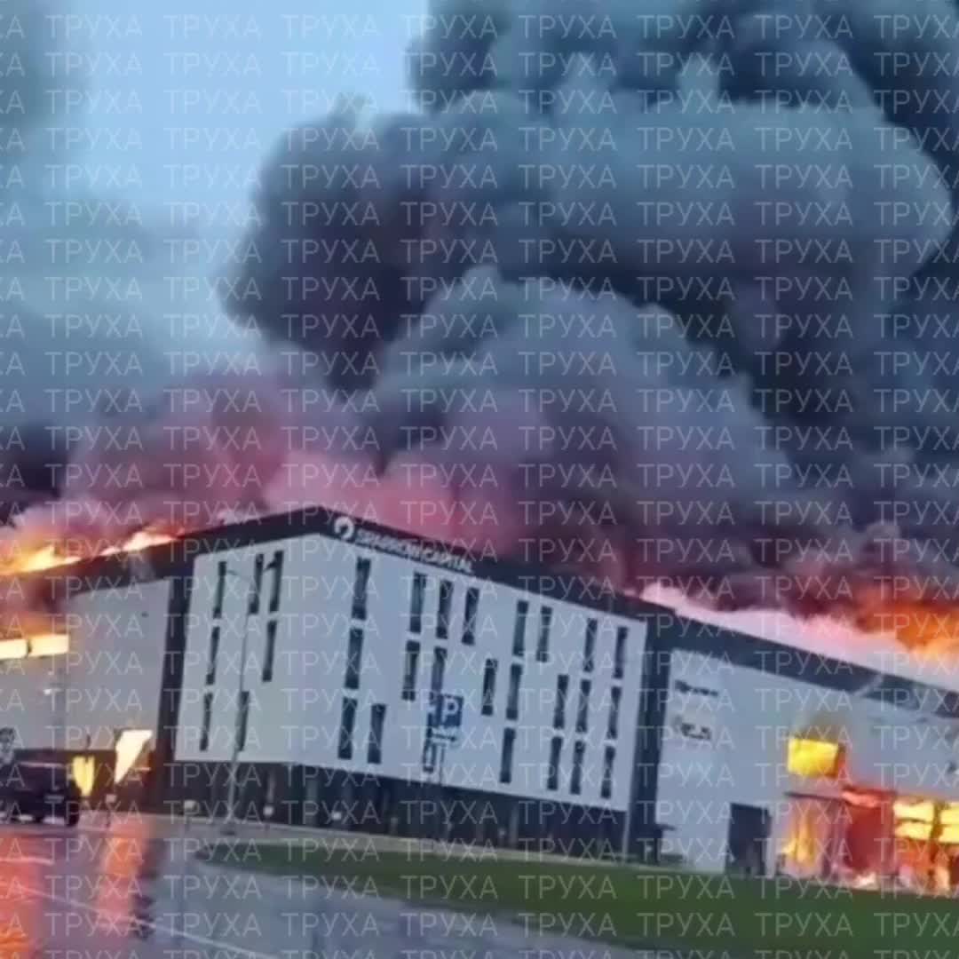 Sparrow industrial park in Lviv on fire after Russian attack. «A civilian facility with no military component», - says mayor