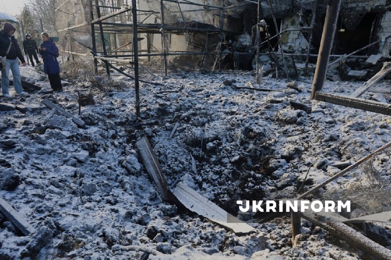 Russian aviation has dropped glide bomb at the zoo near Kharkiv, 1 person wounded, birds killed, a house for lions and tigers destryoed