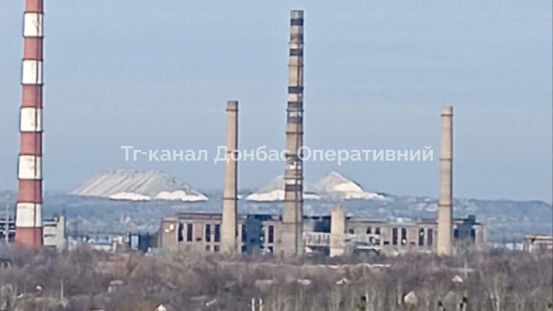 One of the cooling towers of Sloviansk power plant collapsed due to Russian bombardment