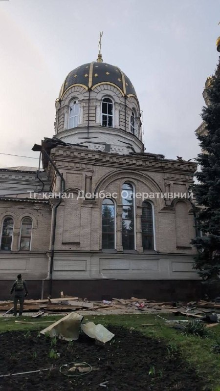 The St. Nicholas Cathedral in the city of Druzhkivka was damaged by Russian shelling last night.