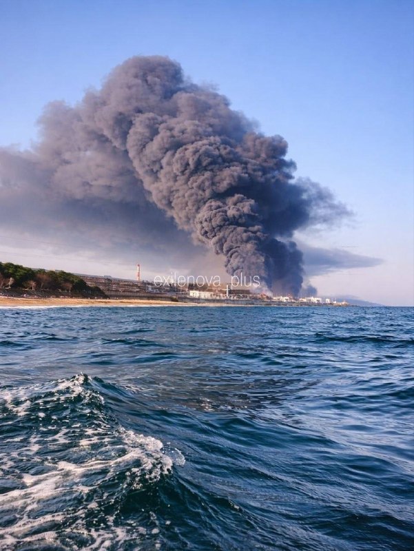 Large smoke column at the Tuapse oil refinery