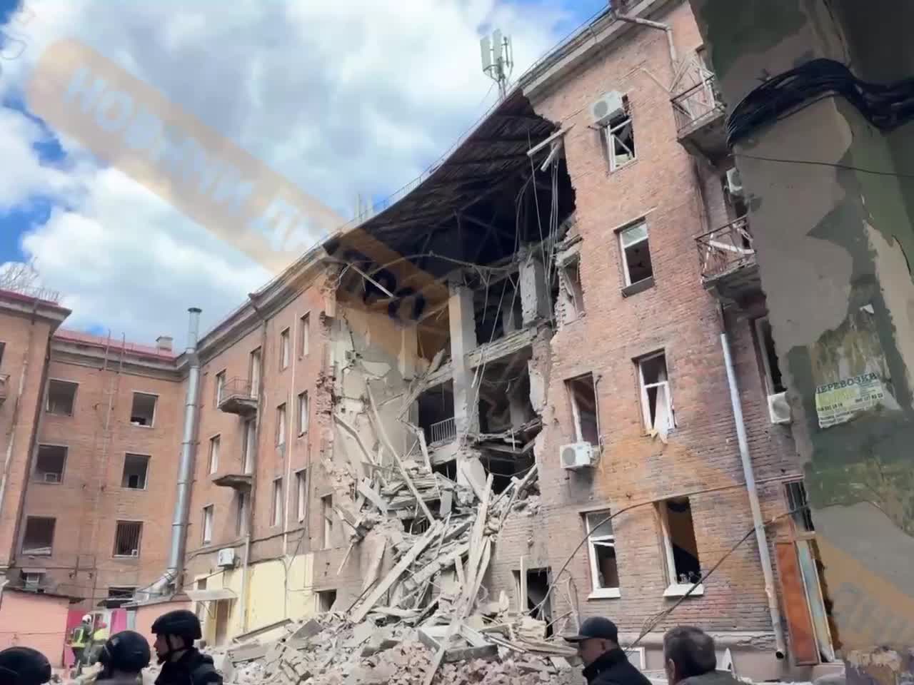 Dinyeper kentinde düzenlenen yeni insansız hava aracı saldırısında bir kişi öldü, en az 7 kişi yaralandı.