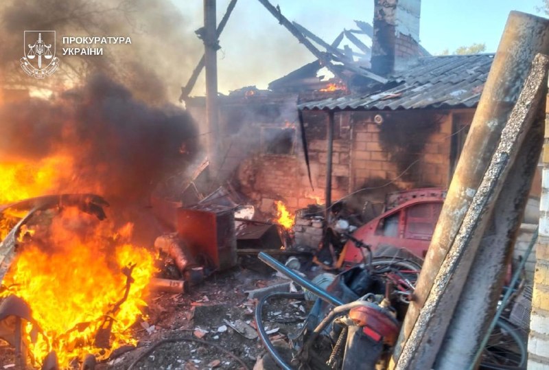 Sechs Menschen wurden bei Artillerie- und Drohnenangriffen im Bezirk Nikopol verletzt.