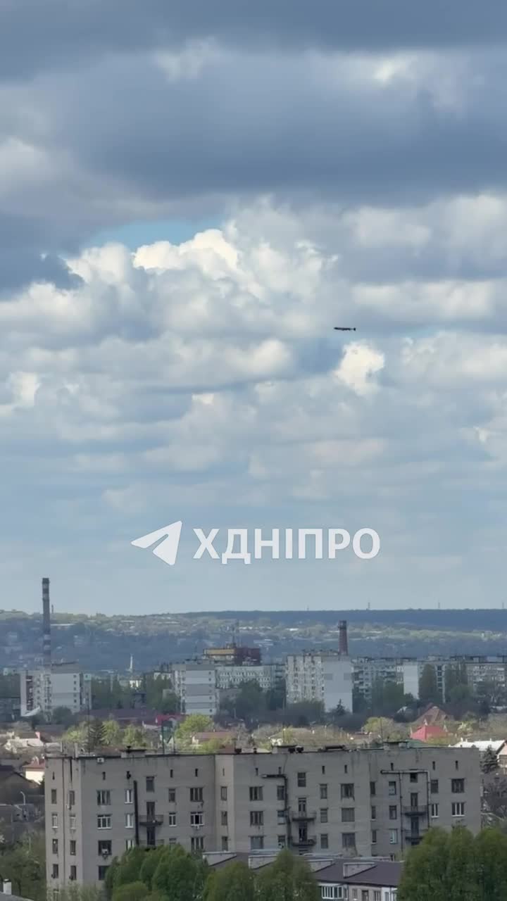 Bei Drohnenangriffen in der Stadt Dnipro wurde eine Person getötet und vier weitere verletzt.