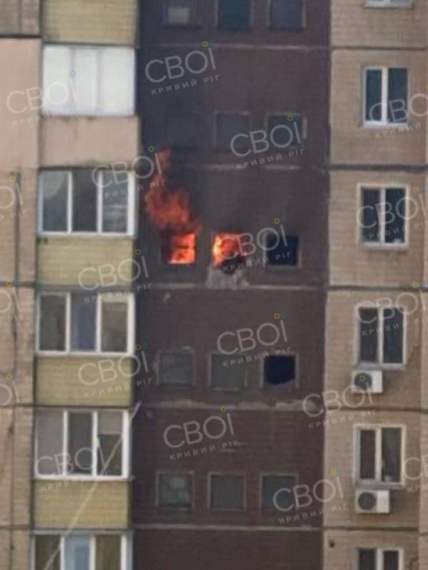 اندلع حريق بعد أن أصابت طائرة مسيرة منزلاً سكنياً في كريفي ريه