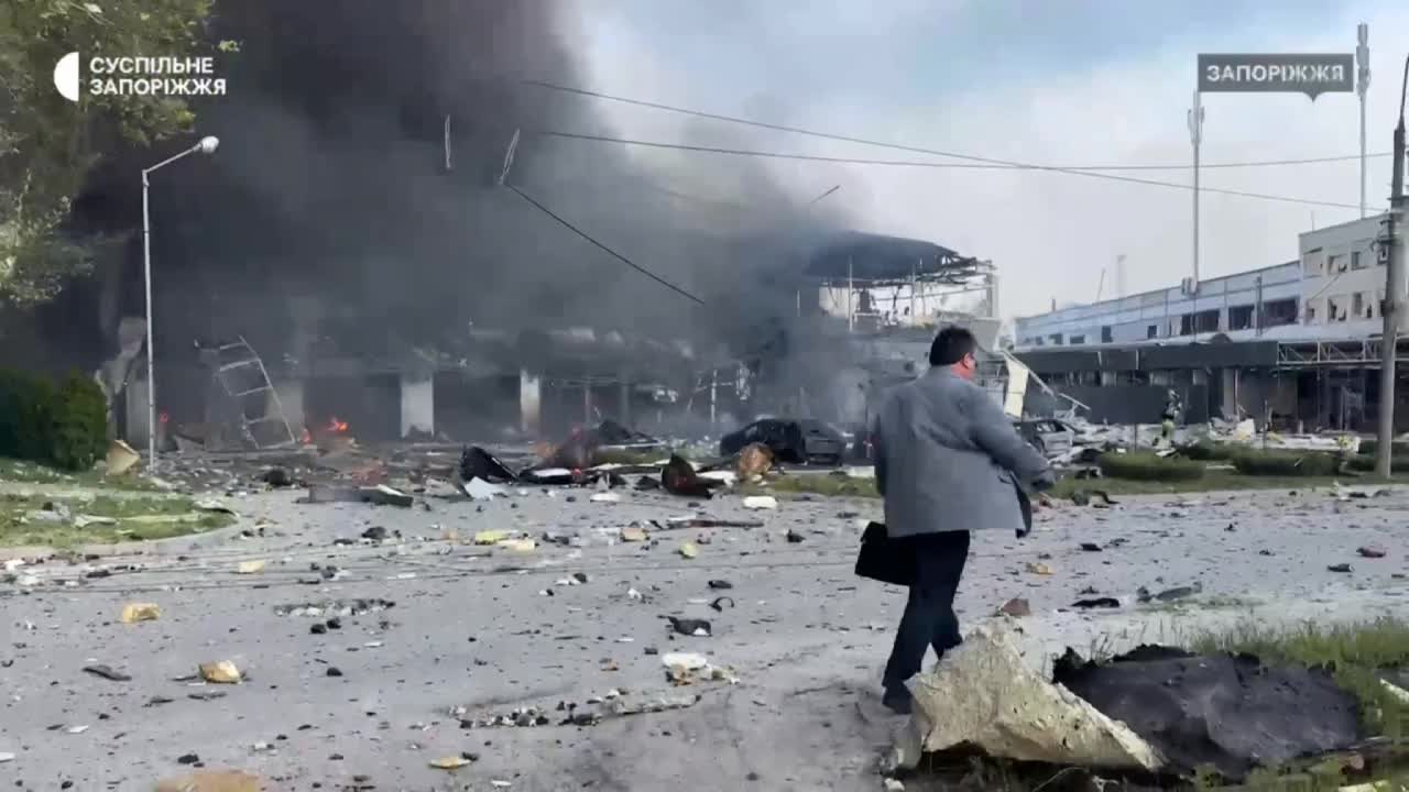 Daños en Zaporiyia como resultado de un ataque aéreo con bomba planeadora.